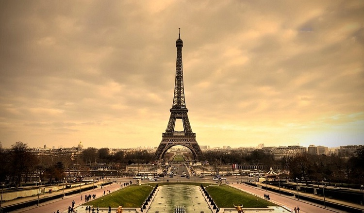 Эйфелева башня - символ французской столицы
